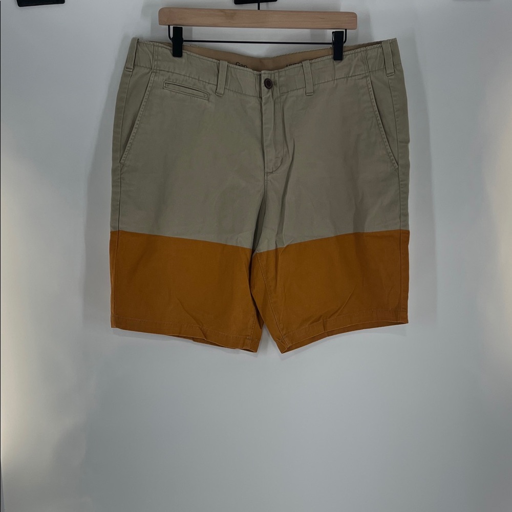 GAP Tan and Orange Lived In Cargo Shorts Size 38 Gently Used